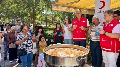 Türk Kızılay Manisa’dan 1000 kişiye aşure ikramı