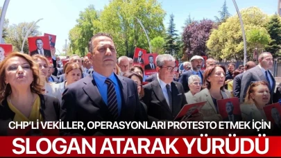 CHP’li vekiller, operasyonları protesto etmek için slogan atarak yürüdü