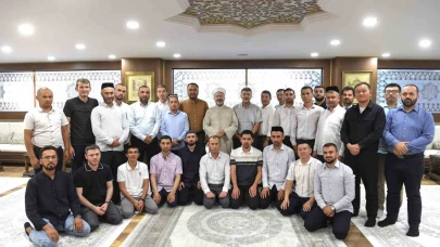 Diyanet İşleri Başkan Erbaş, Türk devletlerinden gelen akademisyen ve öğrencilerle buluştu