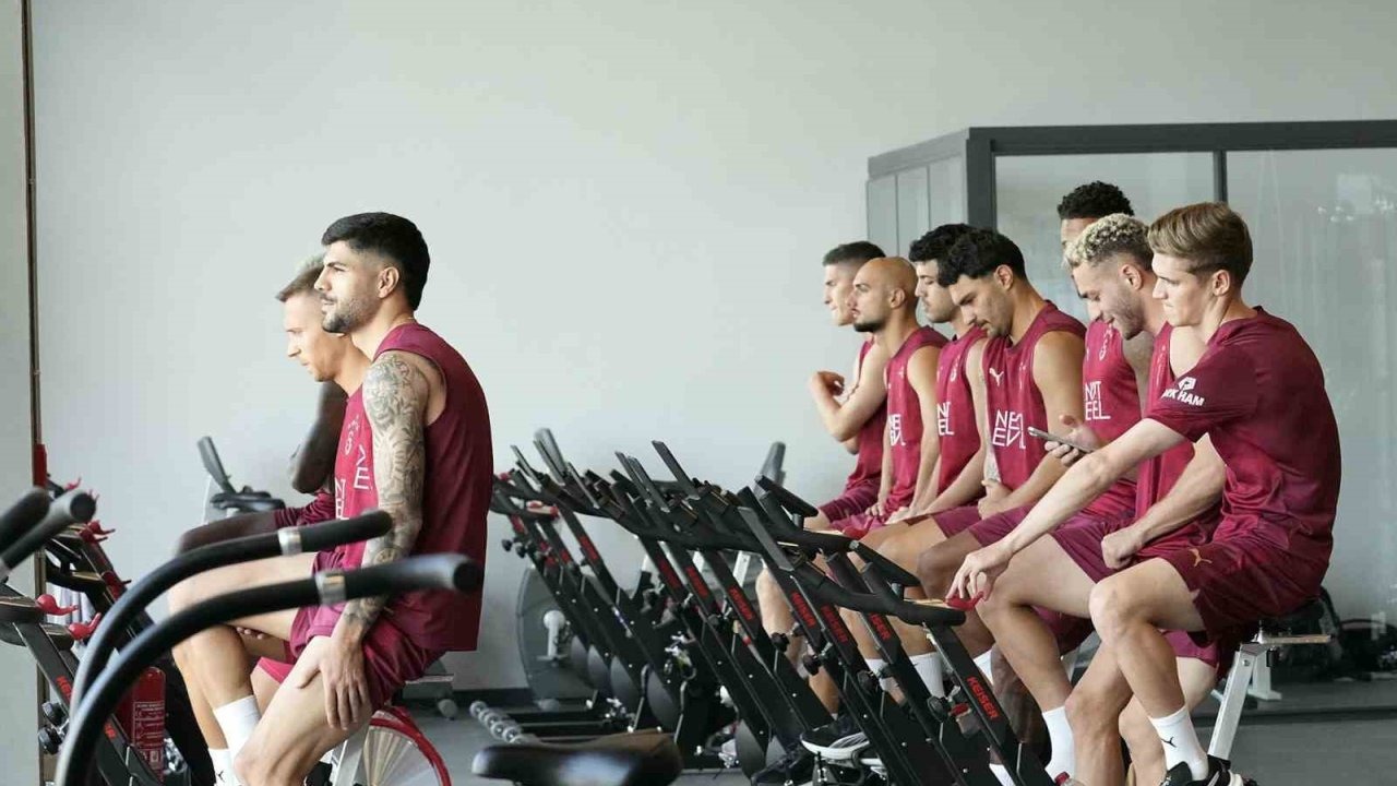 Galatasaray günü çift idmanla tamamladı