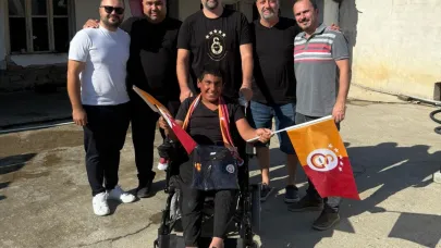 Salihli’deki Galatasaraylı taraftarlar, engelli genci sevindirdi