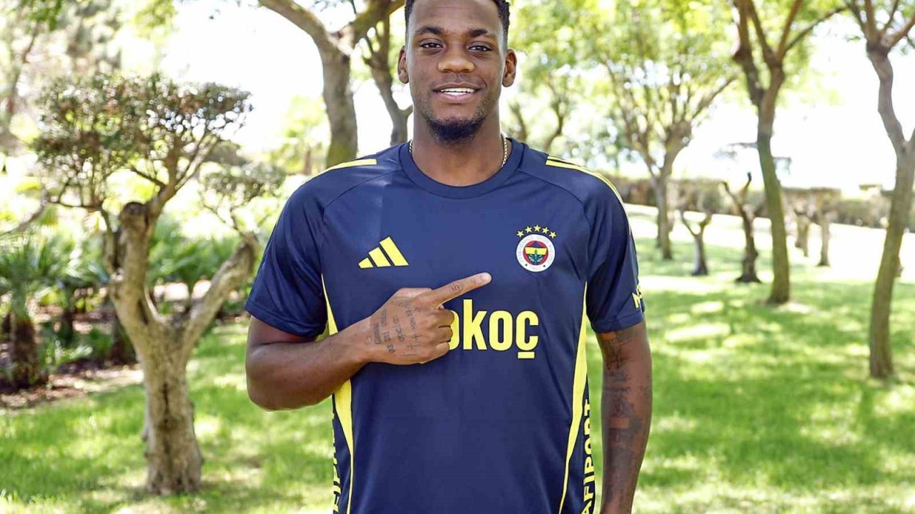 Jhon Duran: "Burada olduğum için çok mutluyum""