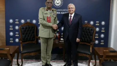 Bakan Güler, IDEF’te Vietnam ve Pakistanlı yetkilileri kabul etti