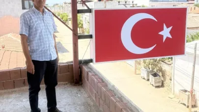 Seçimi kazanan muhtar ilk maaşıyla Türk Bayrağı yaptırdı