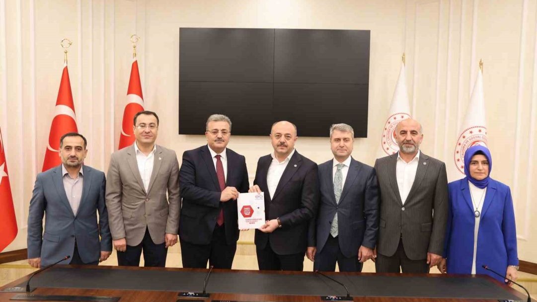 Eğitim-Bir-Sen, eğitimcilerin taleplerini 93 madde ile toplu sözleşme masasına taşıyor