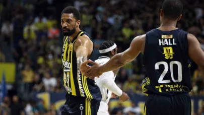 Fenerbahçe, Khem Birch’ün sözleşmesini 1 yıl uzattı