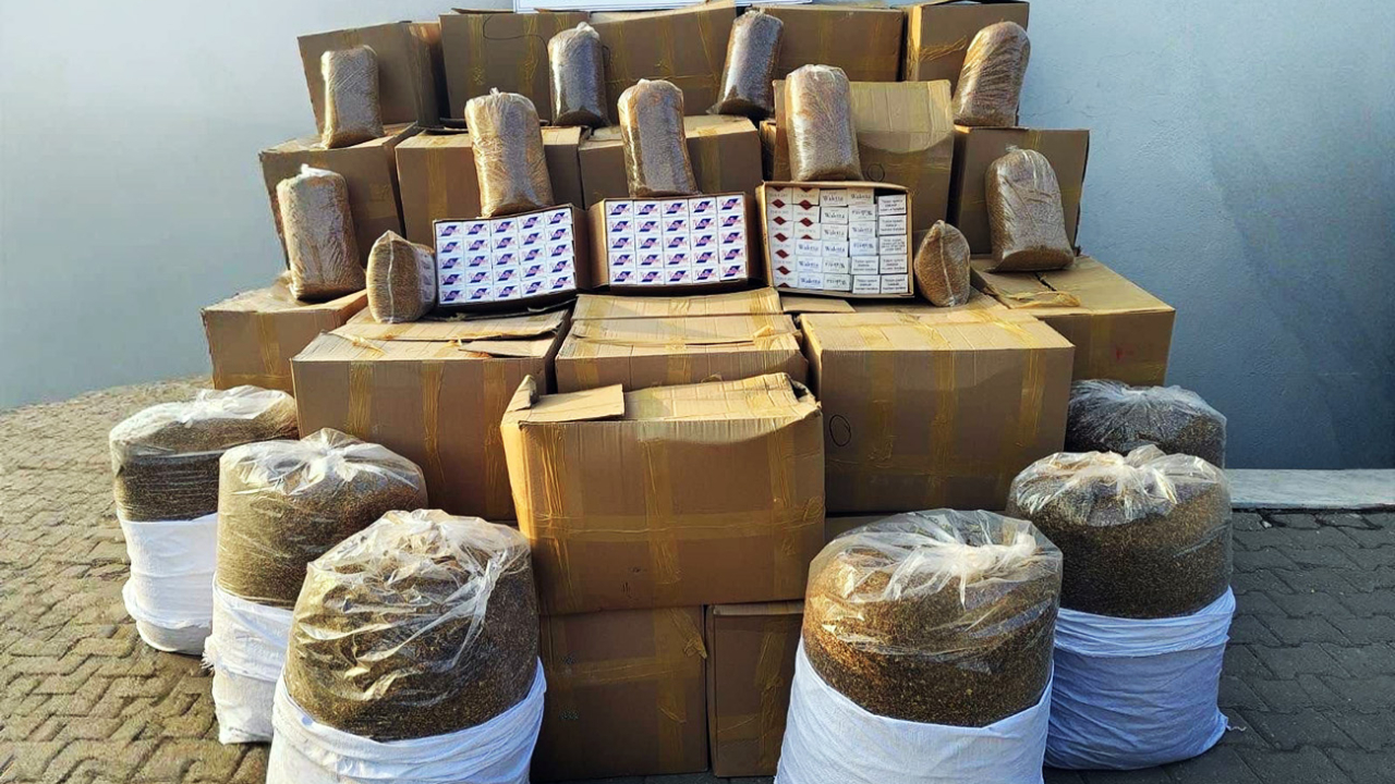 Turgutlu'da kaçak tütün operasyonu: 3 gözaltı