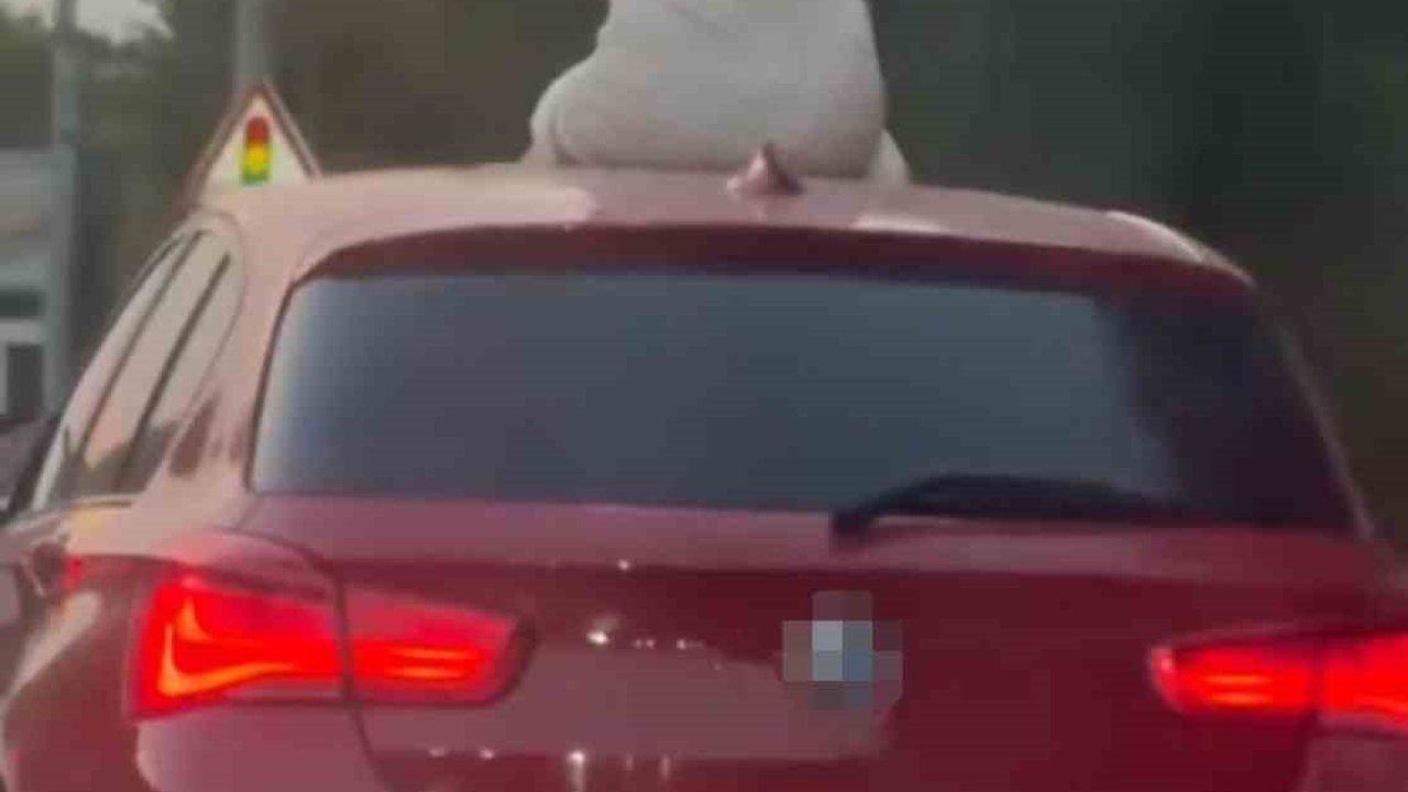 Çeşme’de otomobil sunroofunda twerk dansı adliyelik oldu