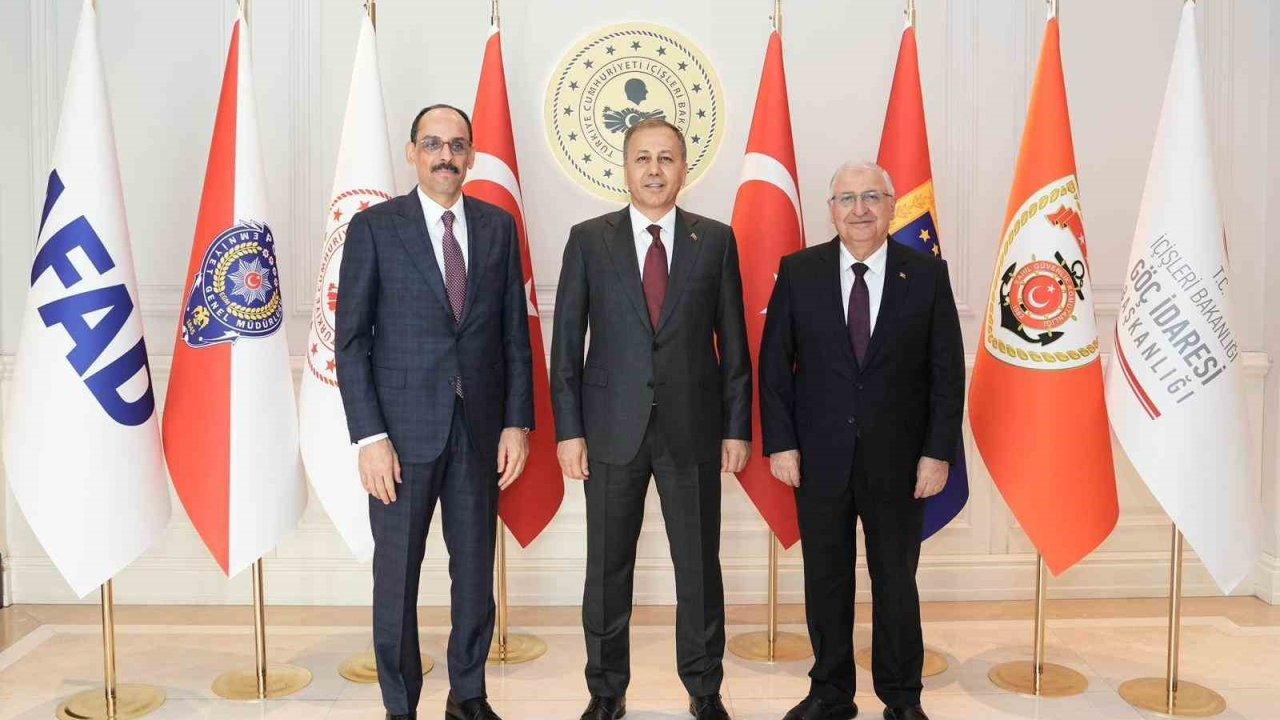 Bakan Yerlikaya, Milli Dayanışma, Kardeşlik ve Demokrasi Komisyonu toplantısına katıldı