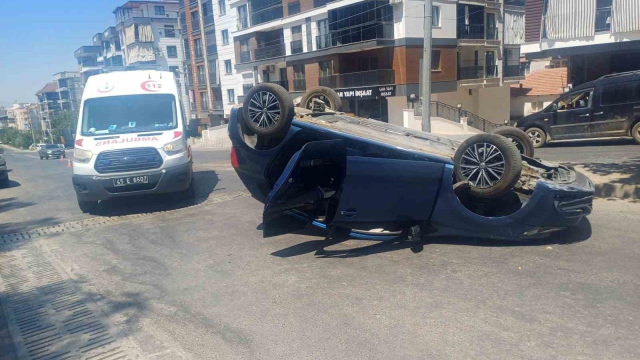 Manisa’da takla atan araçtan burnu bile kanamadan çıktı!