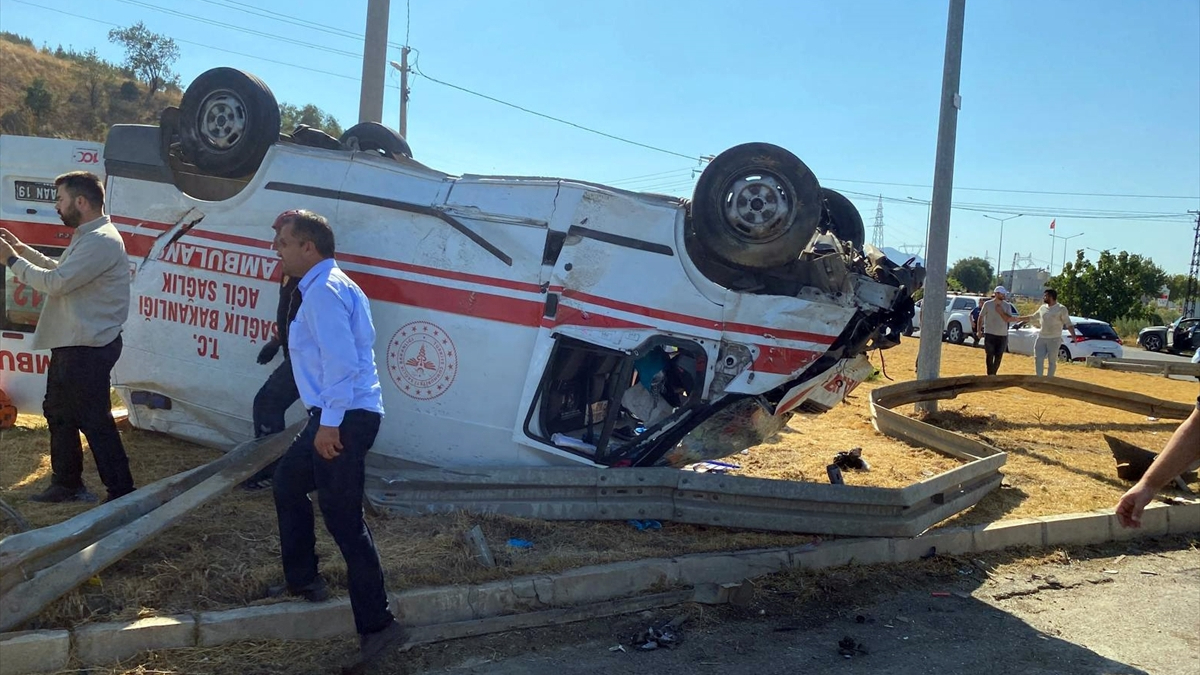 Ambulans otomobille çarpıştı! 1 ölü 6 yaralı