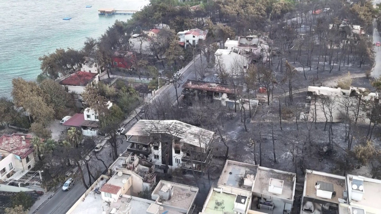 Çanakkale'de villalar küle döndü! Böyle görüntülendi