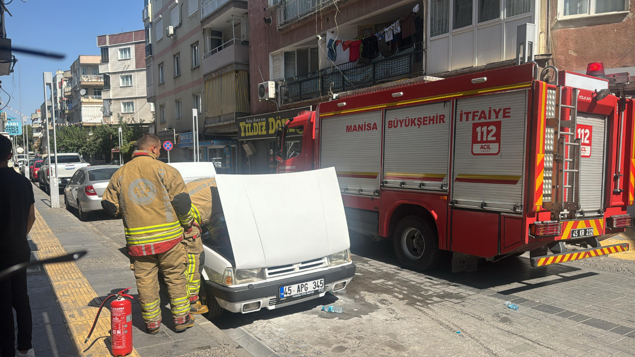 Park halindeki otomobilde yangın!