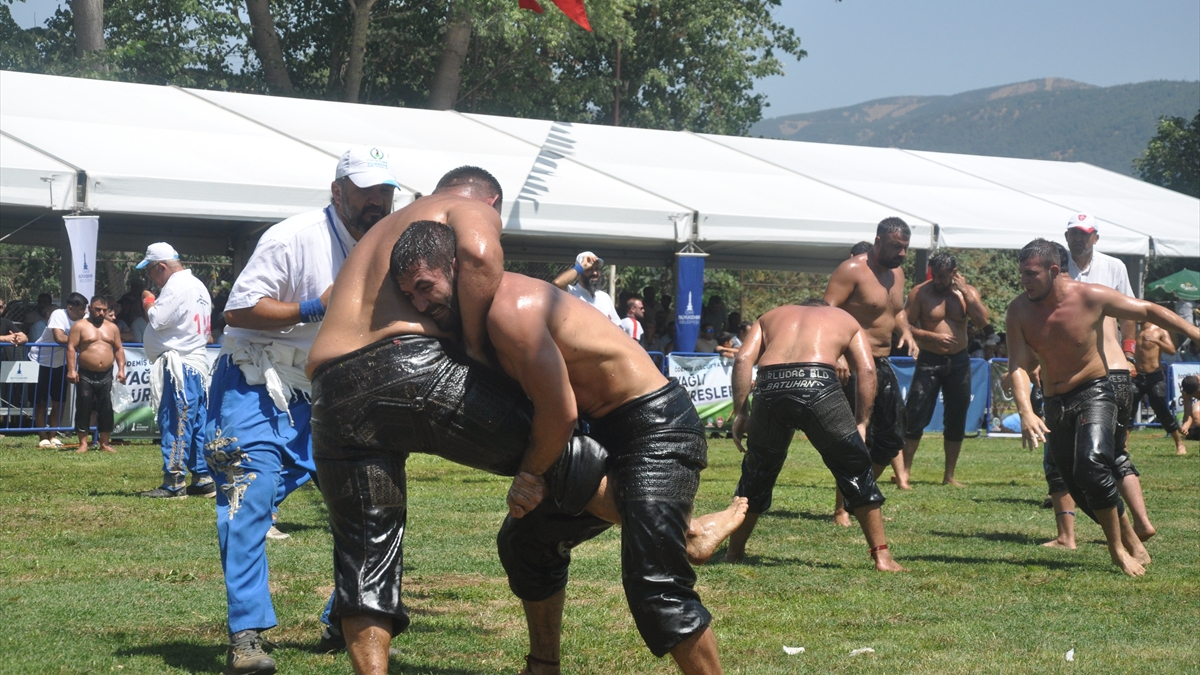 Gölcük Yaylası Yağlı Güreşleri'nde başpehlivanlığı Erkan Taş kazandı