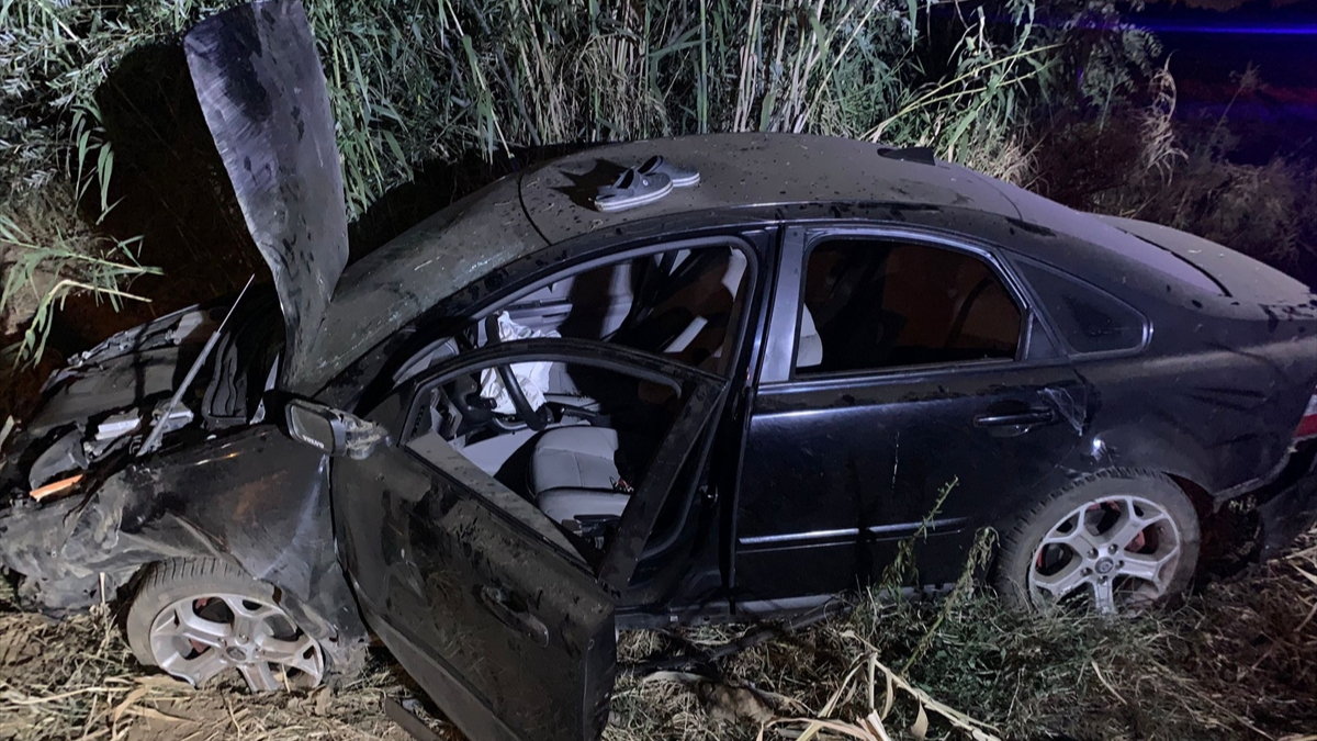 Otomobil şarampole devrildi: 2 yaralı