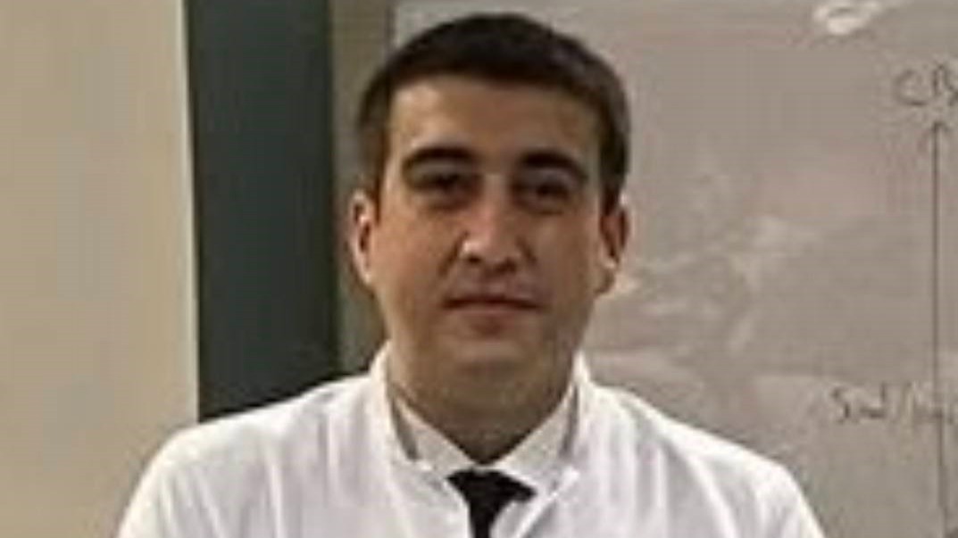 Doktor evinde ölü bulundu