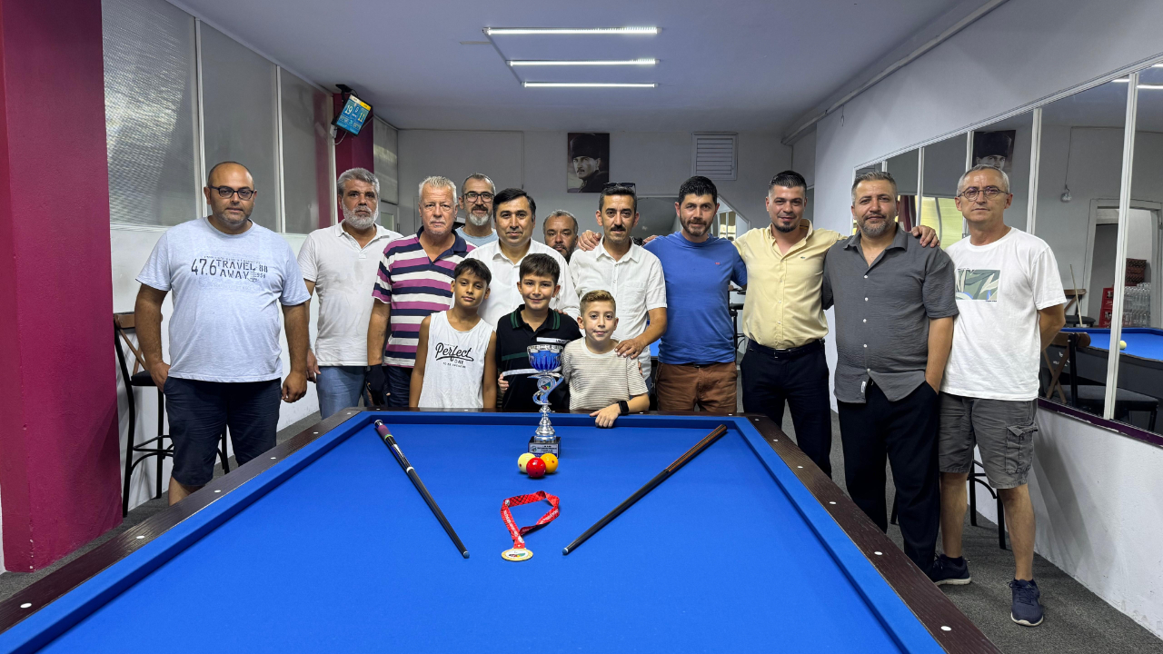 Sponsorsuz Türkiye Şampiyonu, Turgutlu'da arkadaşları tarafından karşılandı