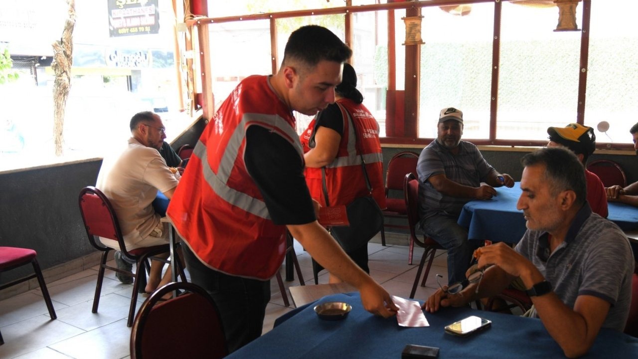 Yunusemre Belediyesi ekipleri kıraathanelerde vatandaşı dinliyor