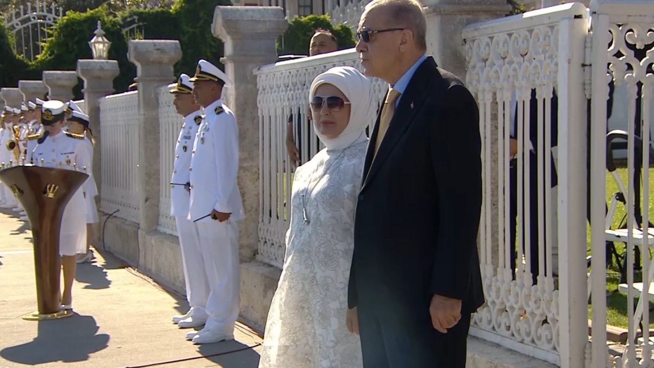 Cumhurbaşkanı Erdoğan, Boğaz geçişi yapan 9 gemiyi selamladı