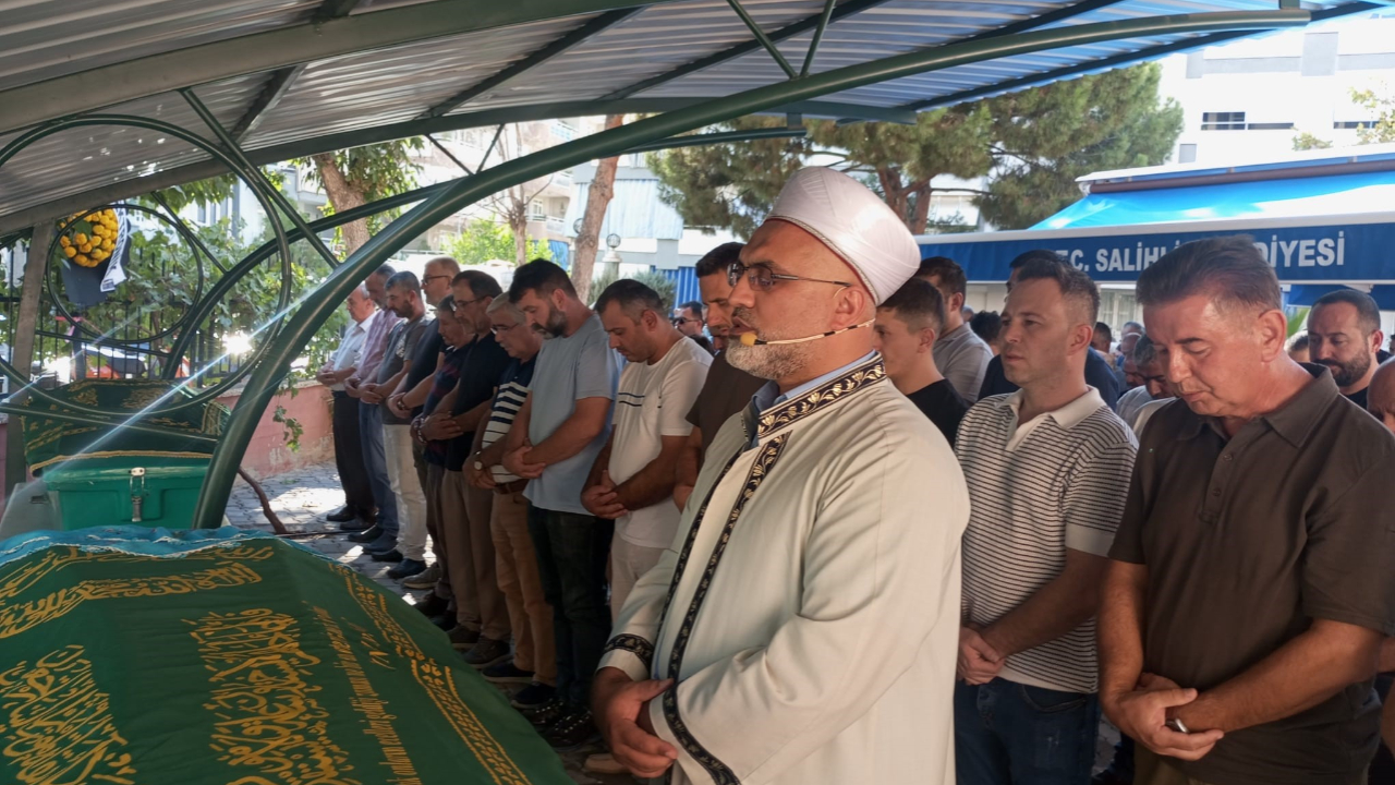 Ödemiş'te hayatını kaybeden karı koca Salihli'de toprağa verildi