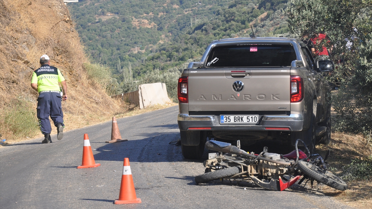 Ödemiş'te pikapla motosiklet çarpıştı: 1 ölü, 1 yaralı