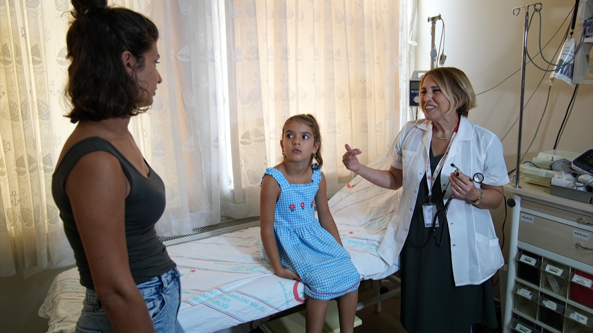 Süt alerjisi olan çocuk, tedavilerin ardından 5 yaşında dondurma yiyebildi