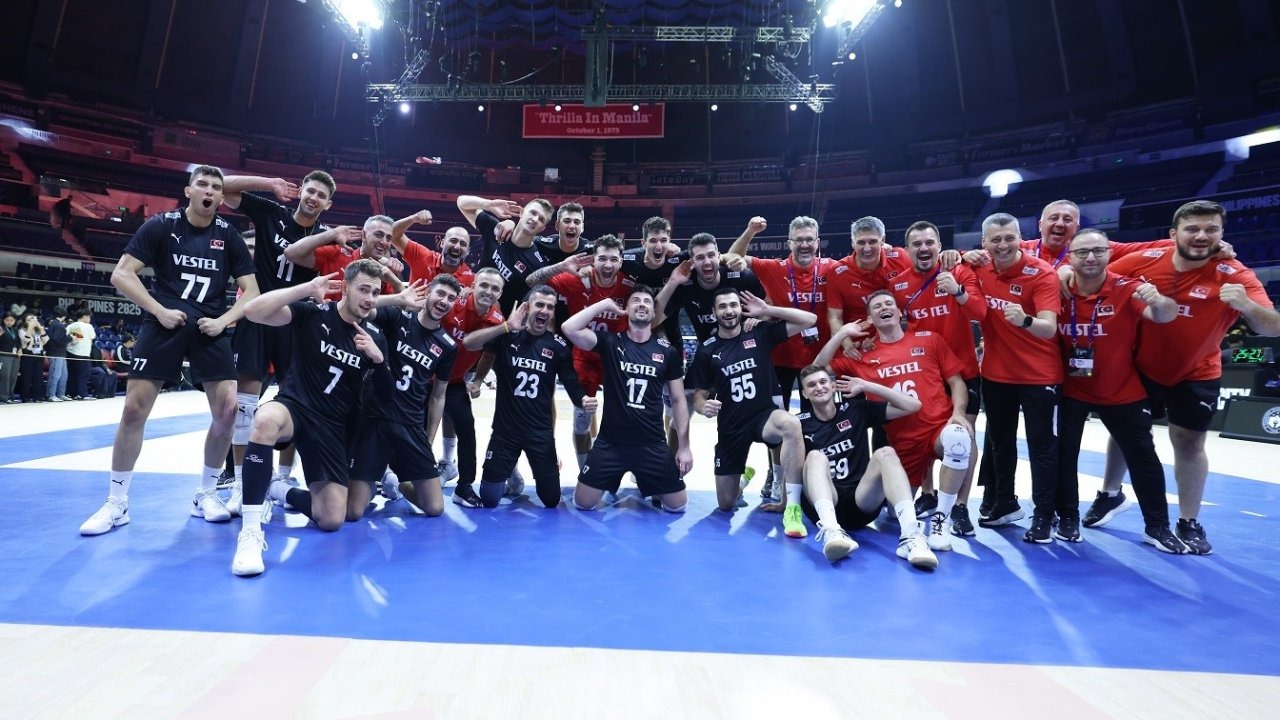 A Milli Erkek Voleybol takımı, namağlup son 16 turuna yükseldi