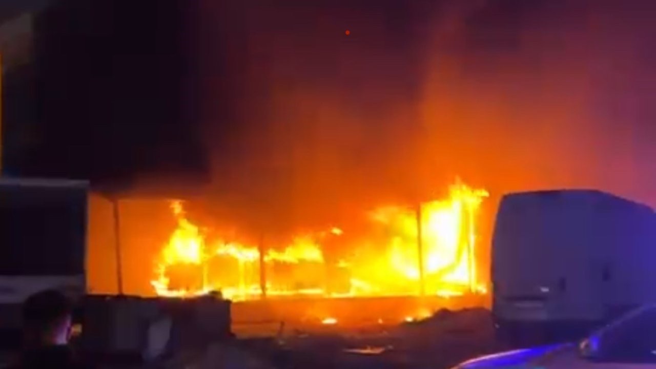 Mobilya fabrikasında korkutan yangın!