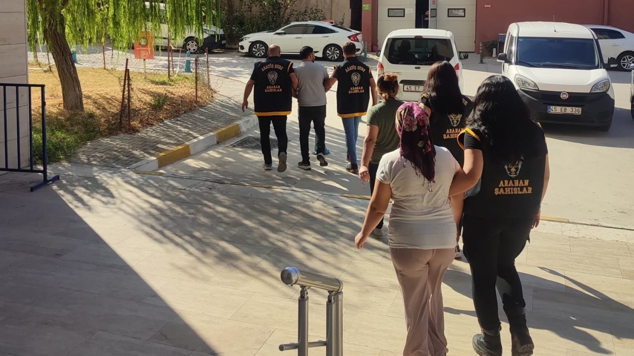 Manisa’da 3 firari şahıs aynı evde yakalandı!