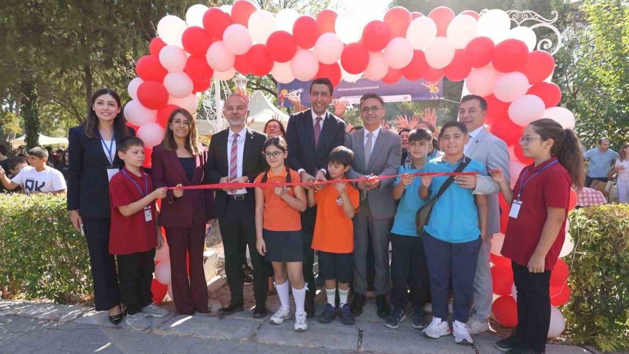 "Teknoloji ve Bilim Şenliği" İzmir’de başladı