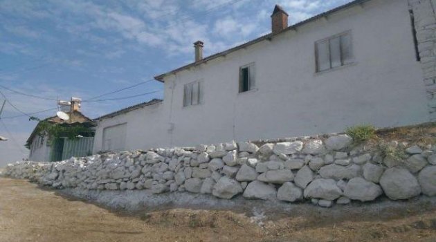 40 ev boyandı