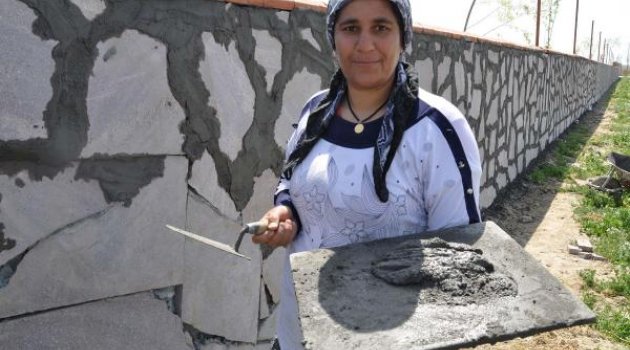 6 çocuk annesi, 18 yıldır inşaatlarda çalışıyor