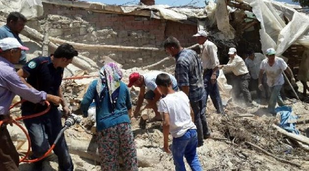 Ağıl çökünce 56 koyun ve kuzu telef oldu