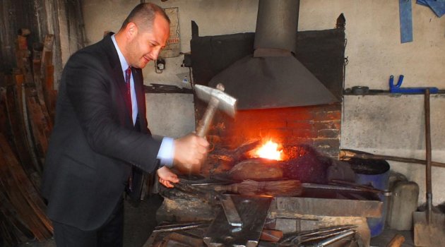 AK’li  Milletvekili Adayı  Ozan Erdem Tam beş saat, tek tek tüm sanayi esnafı ile kucaklaştı