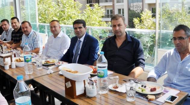 Ak Partili Kaya partililerle kahvaltıda buluştu