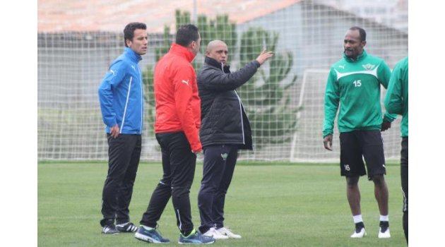 Akhisar Belediyespor'da Carlos karar verecek