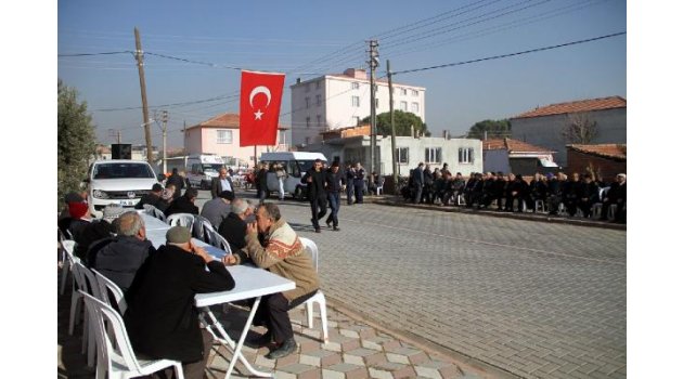 Akhisar şehidini bekliyor