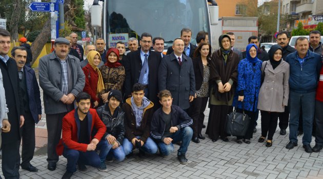 AKP Turgutlu Teşkilatı Manisa'ya hareket etti