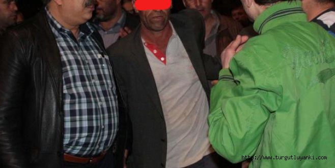 Anıt üzerinde eli silahlı intihar girişimi
