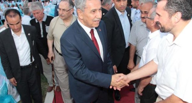 Arınç,Erdoğan'a neden oy verilmesi gerektiğini açıkladı