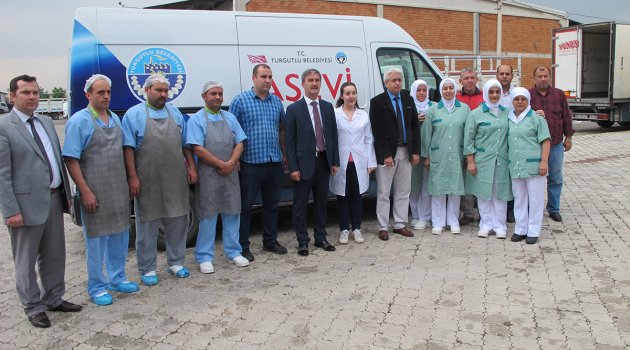 Aşevini denetleyen Başkan Şirin karşılaştığı manzaradan menun kaldı.