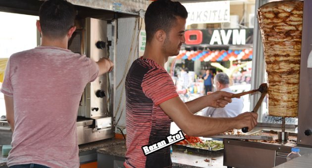 Atatürk Bulvarı geçiçi olarak araç trafiğine kapatılsın