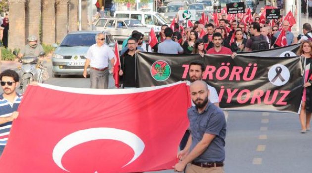 Avukatlardan alkış ve yürüyüşlü terör protestosu
