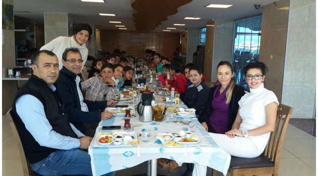 Başarılı 35 öğrenciye kahvaltı ödülü