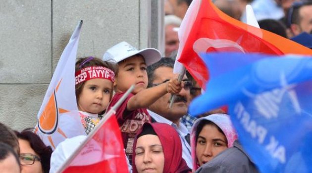 Başbakan: Kaçaklarla dava adamlarını ayıracak mısınız?