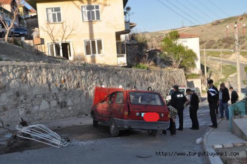 Bir kadına çarpan otomobil alt yola uçtu.