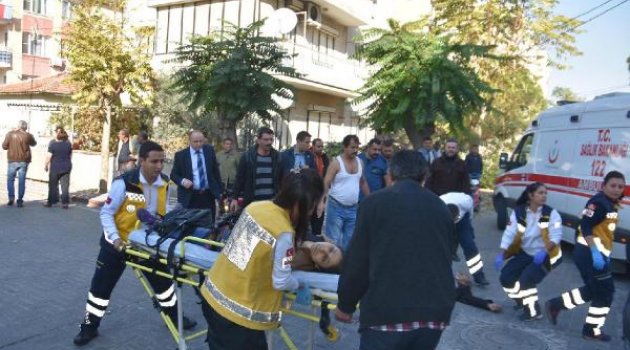 Boşandığı eşi ve babasını sokak ortasında öldürdü