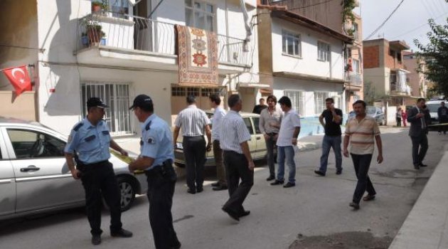 Boşandığı eşini evine balkondan girip, bıçakla yaraladı