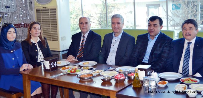 Büyükşehir adayı Tanrıverdi Turgutlu’da partililerle buluştu