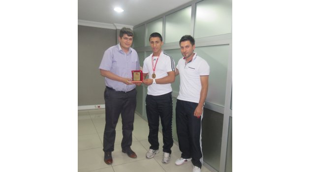 Büyükşehir Belediyesi Turgutlu Koordinatörü İbrahim Kutar’a plaket